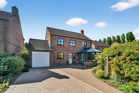 4 bed property, in Gatenby Garth, £550,000