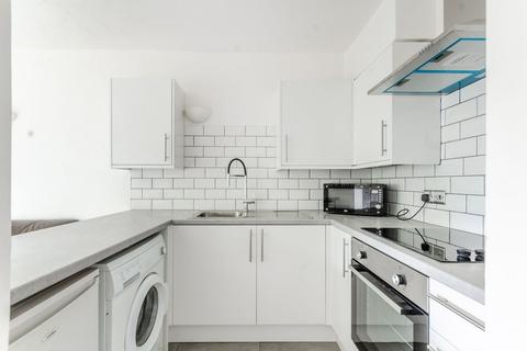 1 bed property, in St Benedicts Close, £245,000