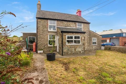 2 bed property, in Amlwch, £230,000