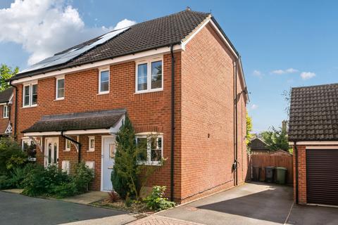 2 bed property, in Downlands Way, £385,000