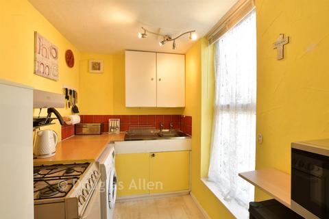 1 bed property, in Sorrel Court, £90,000