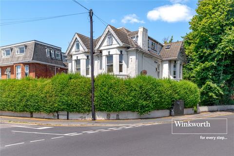 1 bed property, in Crabton Close Road, £110,000