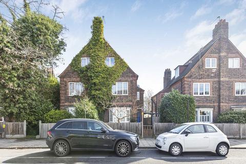 3 bed property, in Valley Road, £374,950