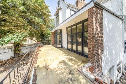 8 bed property, in St. Ronans Road, £650,000