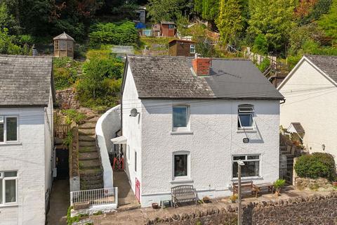 2 bed property, in Westminster Road, £270,000