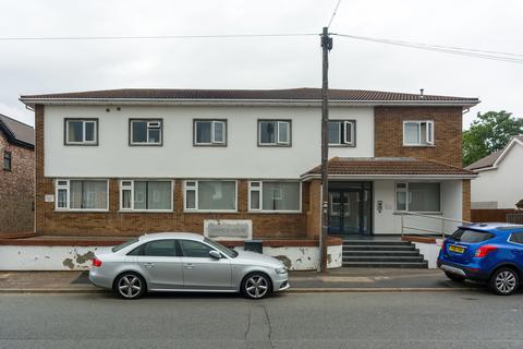 1 bed property, in High Street, £95,000