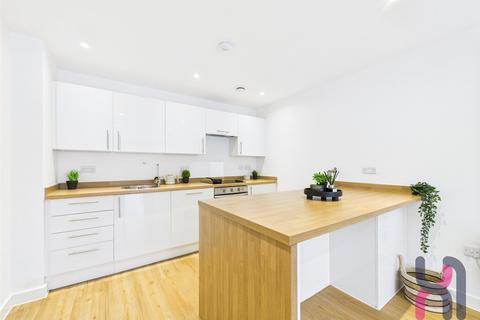 1 bed property, in The Plaza, £145,000