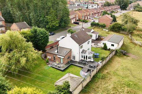 3 bed property, in Black Lane, £435,000
