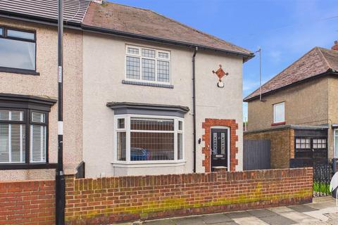 2 bed property, in Henderson Road, £169,950
