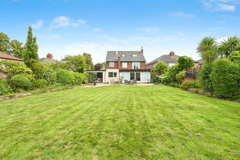 6 bed property, in Martlett Road, £650,000