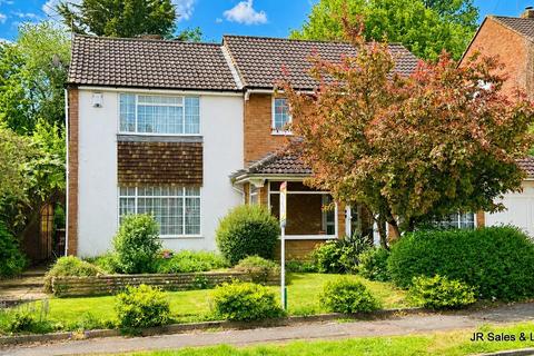 4 bed property, in Homewood Avenue, £829,950