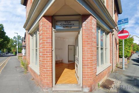 1 bed property, in Gravel Lane, £160,000
