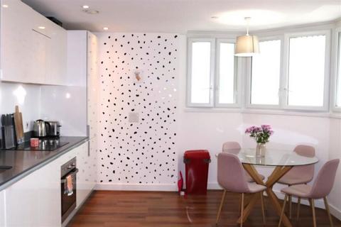 2 bed property, in Hagley Road, £85,000