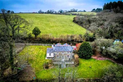 6 bed property, in Woodcocks Wells & Woodberry Cottage, £875,000