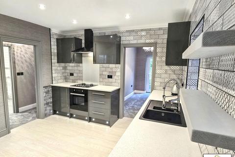 3 bed property, in Cantelupe Road, £299,950