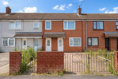 3 bed property, in Drakes Way, £270,000