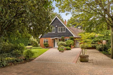 5 bed property, in The Avenue, £500,000