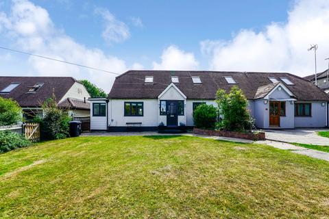 4 bed property, in Marconi Bungalows, £675,000