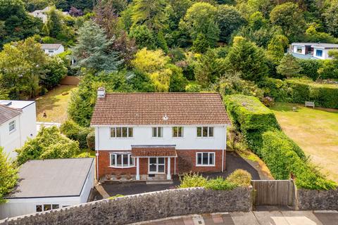 5 bed property, in Ilsham Road, £650,000