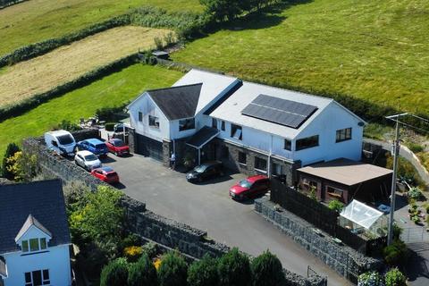 5 bed property, in Llanfihangel-Y-Creuddyn, £675,000