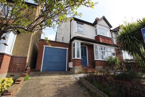 3 bed property, in Moreton Road, £635,000