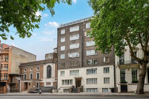 3 bed property, in Hyde Park Place, £1,100,000