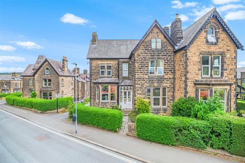 6 bed property, in Cowpasture Road, £595,000