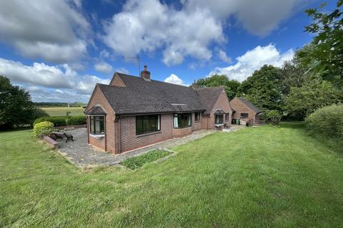 3 bed property, in Hawford Lock Lane, £445,000