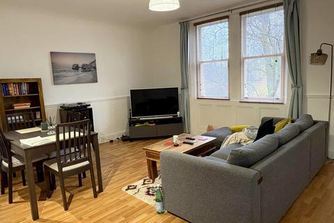 2 bed property, in Livingston Drive South, £219,950