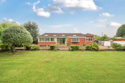 4 bed property, in Towpath, £1,100,000