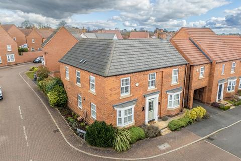 4 bed property, in Bush Road, £500,000