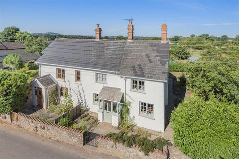 3 bed property, in Hunters Hill, £450,000