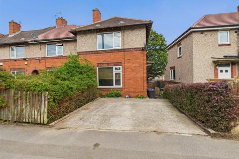 2 bed property, in Woodthorpe Road, £130,000