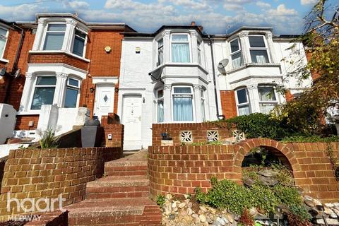 3 bed property, in Mount Road, £260,000