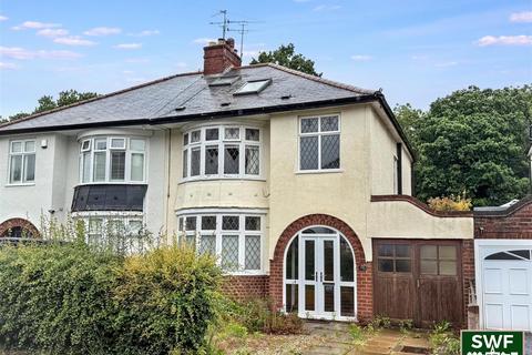 4 bed property, in Woodland Road, £290,000