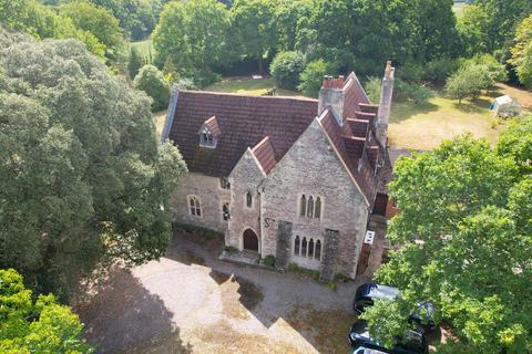 8 bed property, in Twiggs Lane, £2,000,000