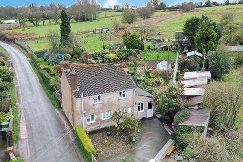 2 bed property, in The Common, £600,000