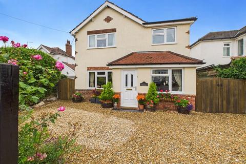 4 bed property, in The Woodlands, £595,000