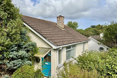2 bed property, in Barton Close, £250,000