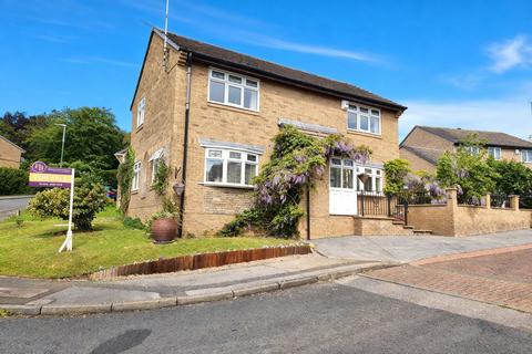 3 bed property, in Aintree Drive, £270,000