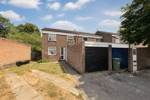3 bed property, in Havenstone Way, £275,000