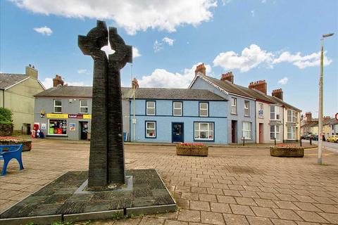 4 bed property, in Landsker House, £235,000