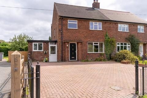 3 bed property, in Holly Grove, £365,000