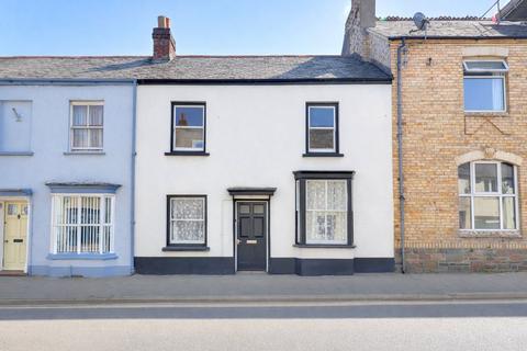 3 bed property, in New Street, £200,000