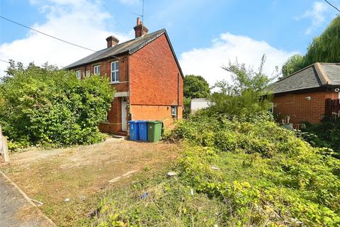 3 bed property, in Bay Road, £275,000