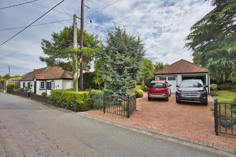 2 bed property, in Napchester Road, £350,000