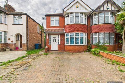 3 bed property, in Harley Crescent, £625,000