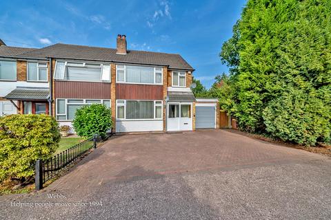 3 bed property, in Nursery Avenue, £300,000