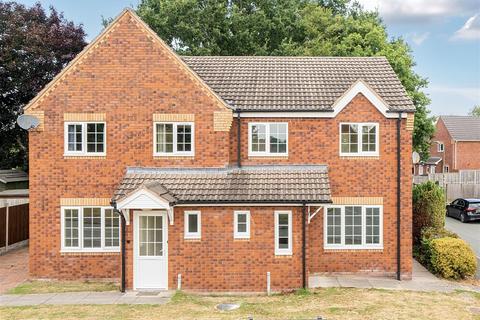 3 bed property, in Coly Anchor Close, £220,000
