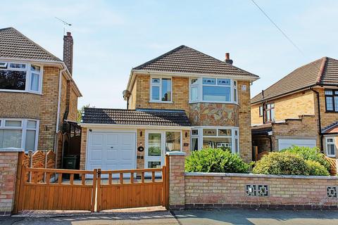 3 bed property, in Grasmere Road, £375,000